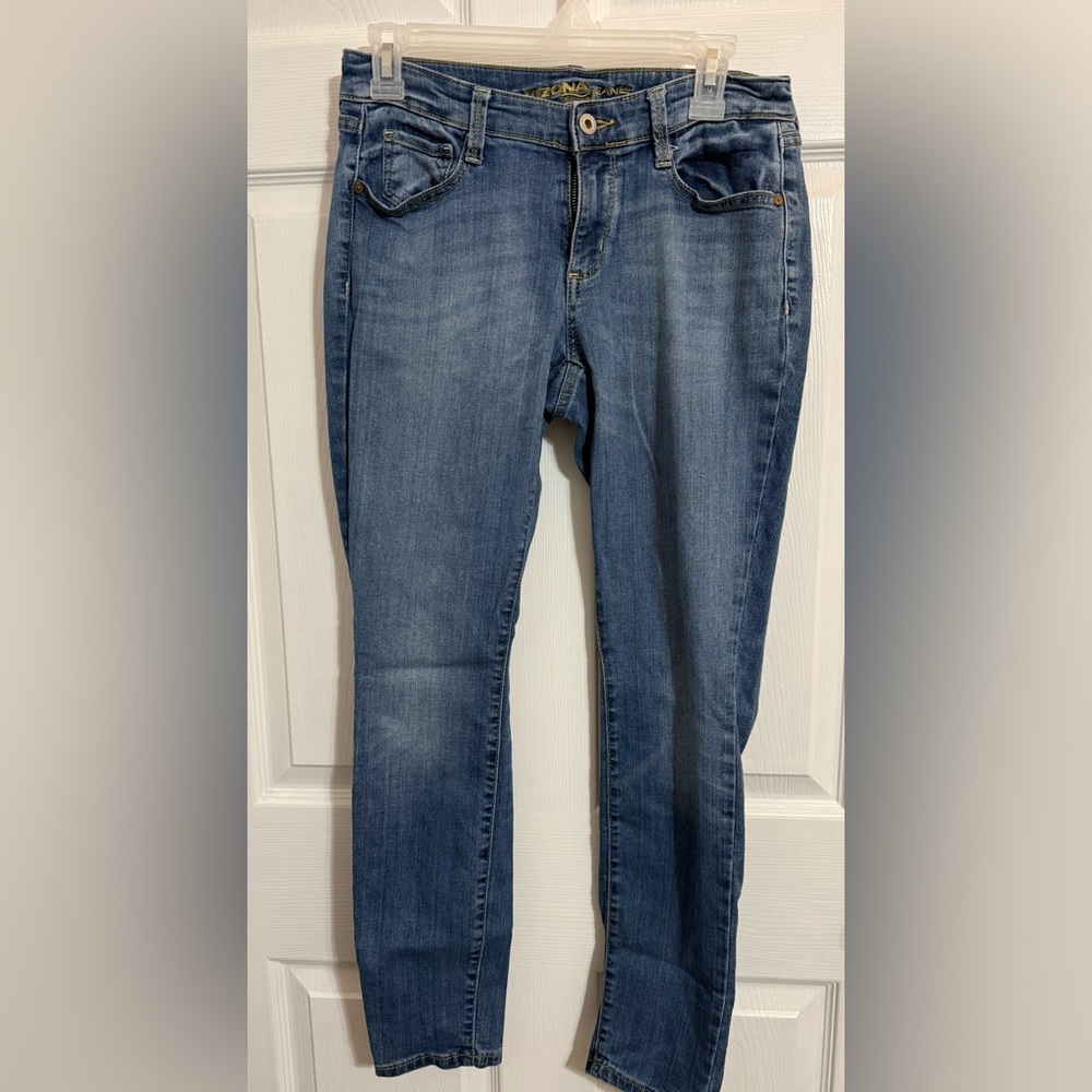 Arizona Jean Company Women's Classic Blue Skinny Jeans